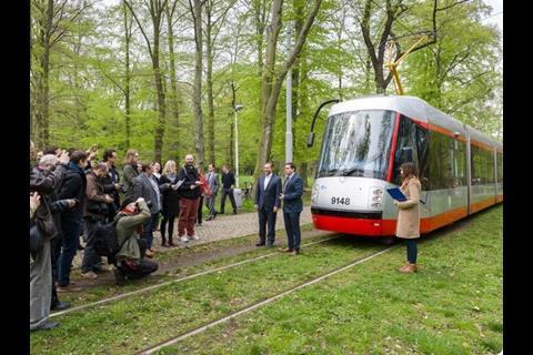 tn_cz-praha_modernised_14T_tram_1.jpg